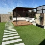 شركة بساتين الرياض لتصميم ممرات حجرية مع عشب جداري بالرياض